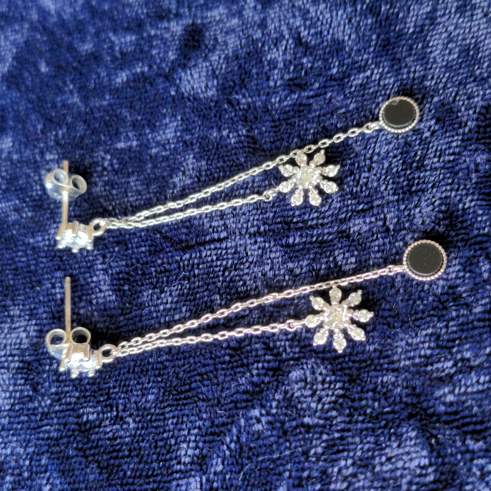 Like new 925 sterling silver delicate dangle earrings w pave snowflakes and onyx
